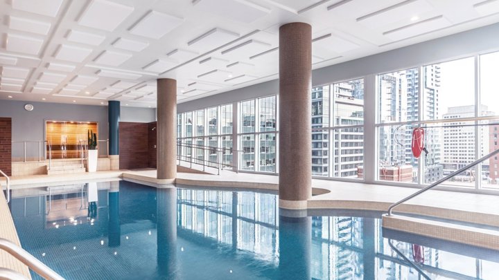 Hotelcrystalpiscine 02